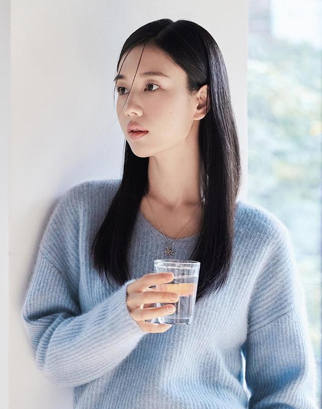 셀렙샵 에디션 셀렙샵에디션 FW 폭스울 V넥 스웨터 착용컷