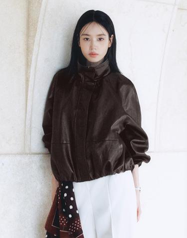 26FW FAUX 레더 하이넥 점퍼 (여)