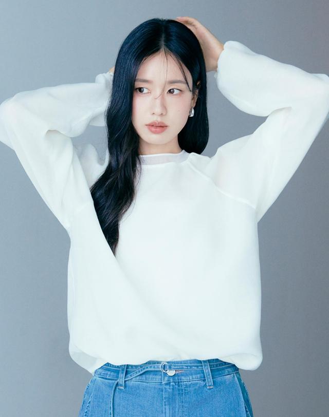 셀렙샵 에디션 셀렙샵에디션 린넨블렌드 시스루 스웻블라우스 착용컷