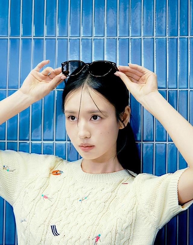 셀렙샵 에디션 셀렙샵에디션 요시고콜라보 홀리데이 자수 풀오버 착용컷