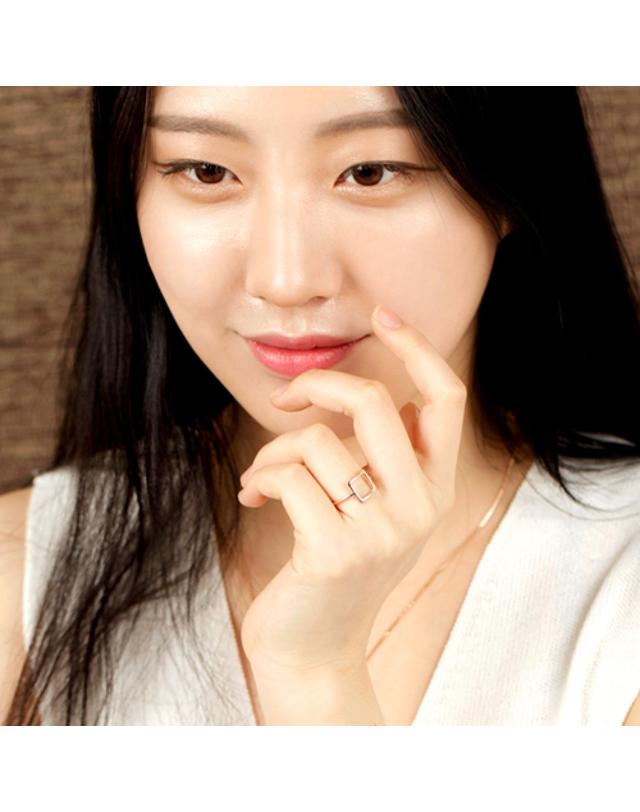 아이비골드 [아이비골드] 18k 미라쥬 큐브 반지 L53276 착용컷