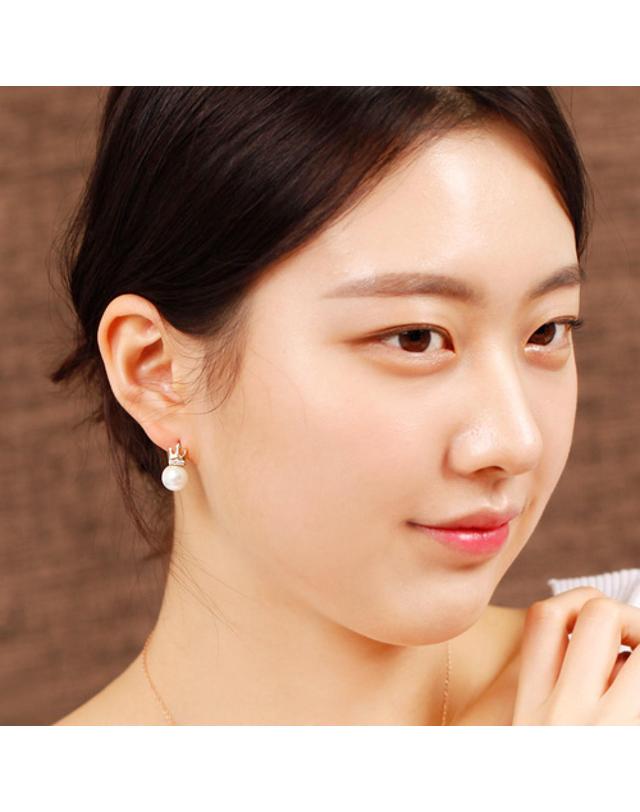아이비골드 [아이비골드] 18k 크라운진주 귀걸이 E13085 착용컷