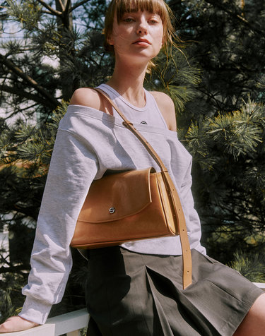 Capture bag mini - crinkle dark beige