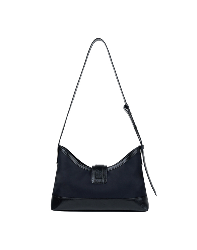 세미코드 veil middle bag - nylon black 착용컷