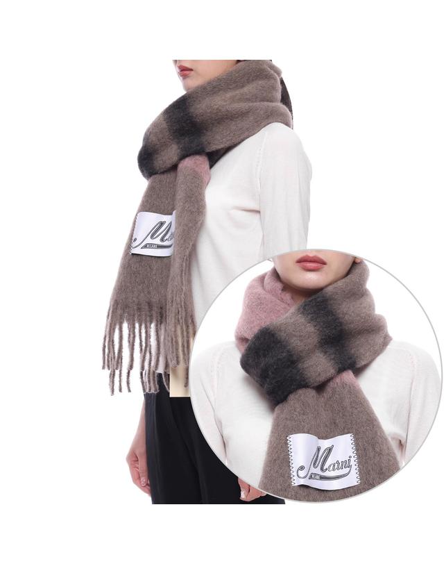 마르니 24FW 여성 스트라이프 알파카 모헤어 머플러 (SCMC0122Y0 UAW037 STC68 24F) 착용컷