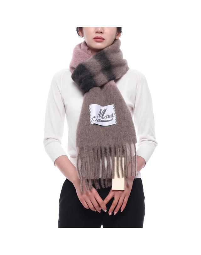 마르니 24FW 여성 스트라이프 알파카 모헤어 머플러 (SCMC0122Y0 UAW037 STC68 24F) 착용컷