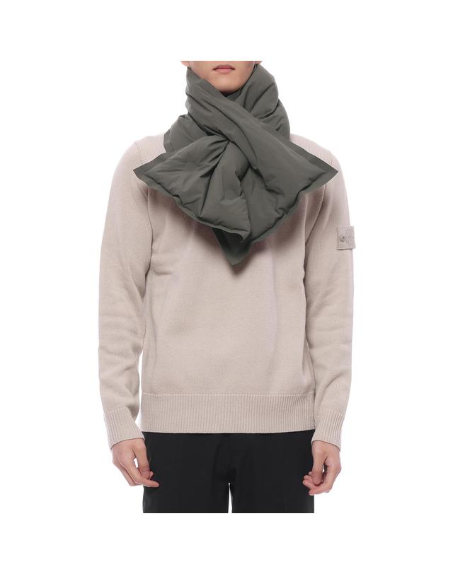 메종 마르지엘라 24FW 남성 리사이클 나일론 패딩 머플러 (SI0TE0001 S54870 727 M 24F) 착용컷