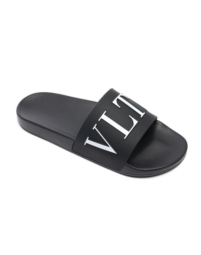 발렌티노 (XY2S0873_SYE_0NI_22S) 남성 VLTN 슬리퍼 착용컷
