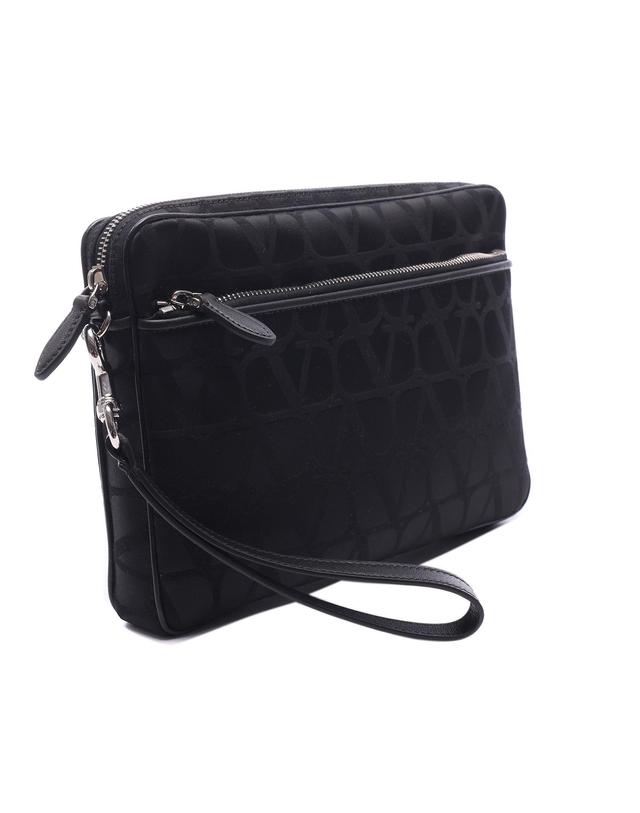 발렌티노 24FW 남성 트왈 이코노그라프 클러치백 (5Y2P0U72 CSH 0NO 24F) 착용컷