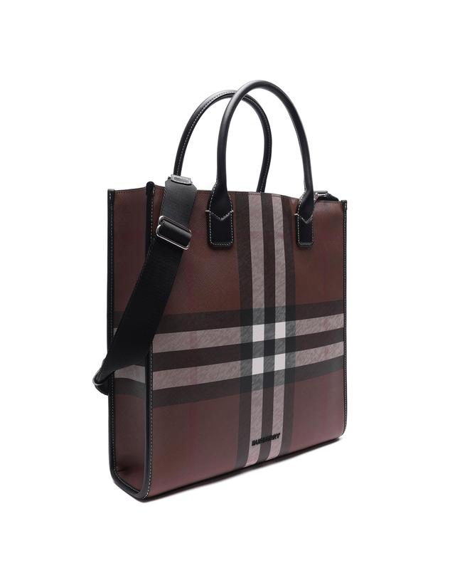 버버리 [유니코] [버버리] 23FW 남성 데니 슬림 버티컬 토트숄더백 (8064445 DARK BIRCH BROWN 23F) (8064445 DARK BIRCH BROWN 23F) 착용컷