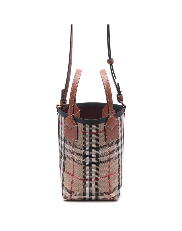 버버리 [유니코] [버버리] 23FW 여성 런던 미니 토트숄더백 (8070461 VINTAGE CHECK ARCHIVE BEIGE 23F) (8070461 VINTAGE CHECK ARCHIVE BEIGE 23F) 착용컷
