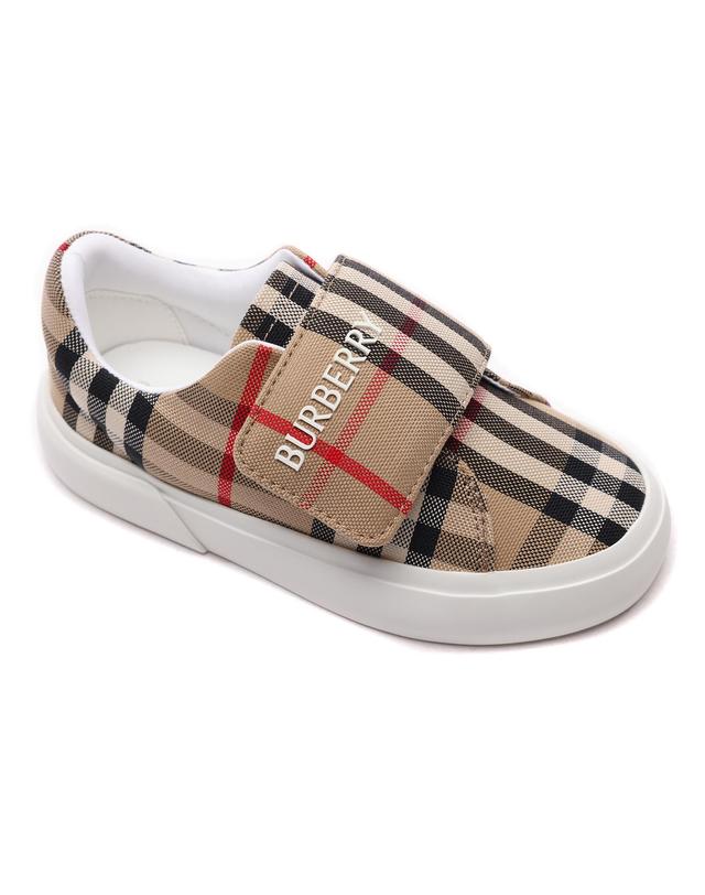 버버리 24SS 체크 벨크로 스니커즈 (8079075 ARCHIVE BEIGE 24S) 착용컷
