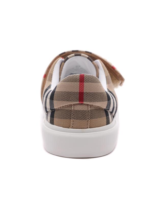 버버리 24SS 체크 벨크로 스니커즈 (8079075 ARCHIVE BEIGE 24S) 착용컷