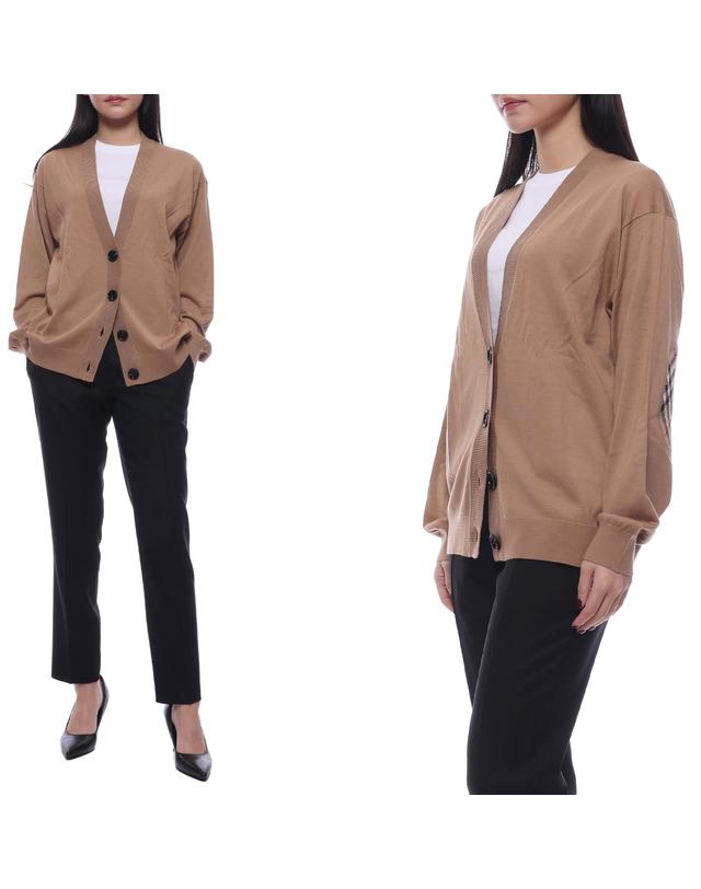 버버리 23FW 여성 도녹 체크 패치 가디건 (8074885 CAMEL 23F) 착용컷