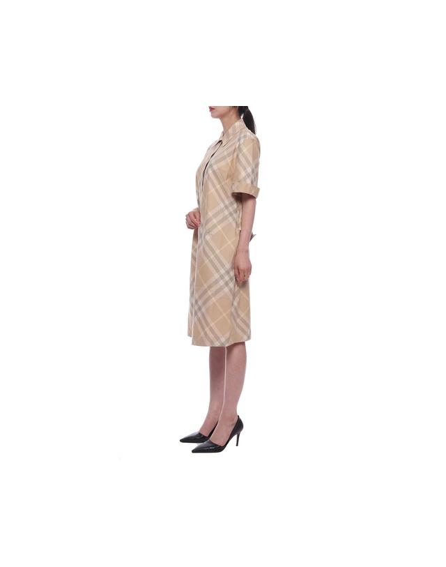 버버리 24SS 여성 체크 셔츠 원피스 (8083547 FLAX 24S) 착용컷