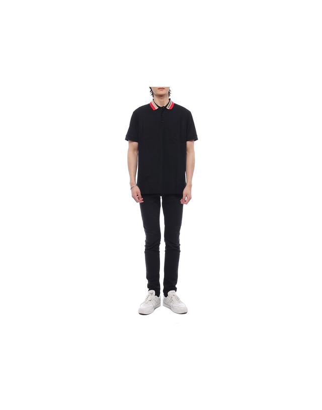 버버리 24SS 남성 스트라이프 로고 폴로 반팔티셔츠 (8083154 BLACK 24S) 착용컷