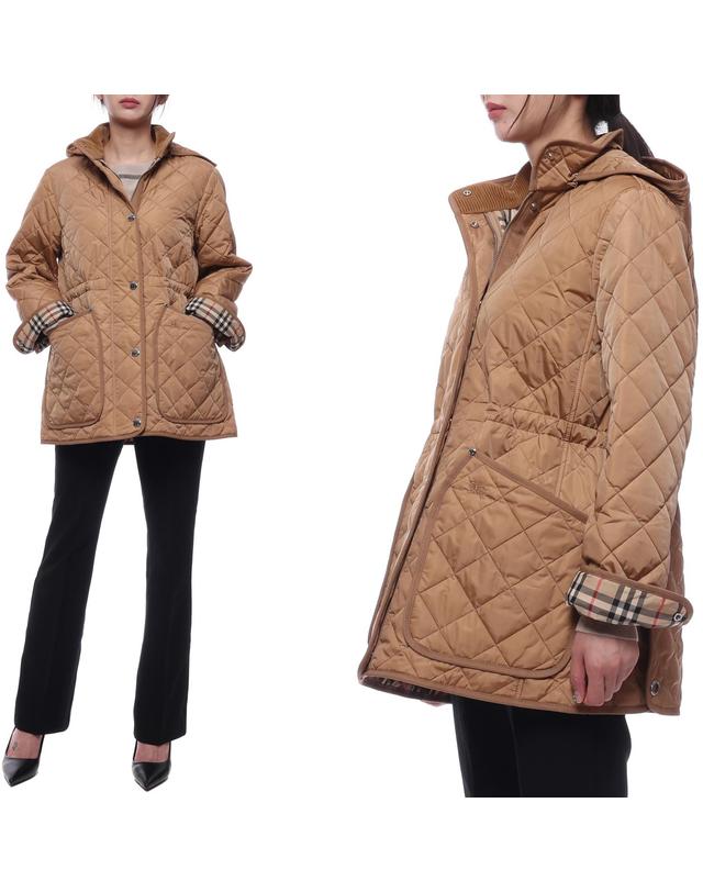 버버리 24FW 여성 다이아몬드 퀼팅 후드 재킷 (8070968 ARCHIVE BEIGE 24F) 착용컷