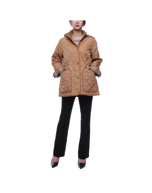 버버리 24FW 여성 다이아몬드 퀼팅 후드 재킷 (8070968 ARCHIVE BEIGE 24F) 착용컷