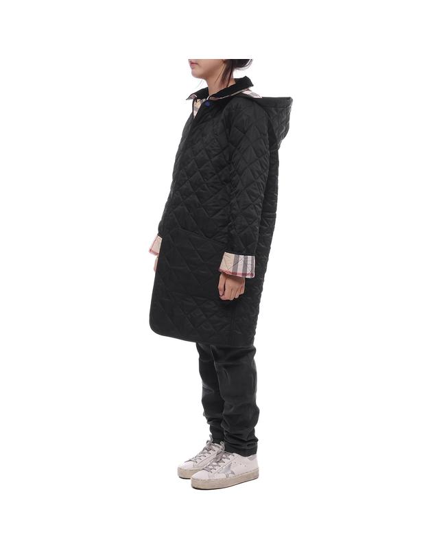 버버리 24FW 코듀로이 다이아몬드 퀼팅 코트 (8092531 BLACK 24F) 착용컷