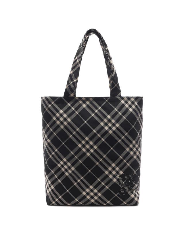버버리 24FW 남성 EKD 체크 토트숄더백 (8097720 BLACK CALICO 24F) 착용컷
