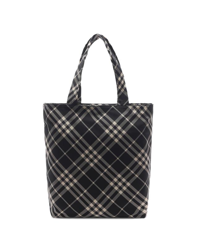 버버리 24FW 남성 EKD 체크 토트숄더백 (8097720 BLACK CALICO 24F) 착용컷