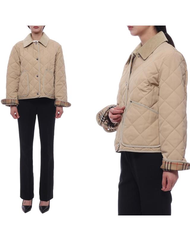 버버리 24FW 여성 코듀로이 다이아몬드 퀼팅 크롭 재킷 (8078520 SOFT FAWN 24F) 착용컷