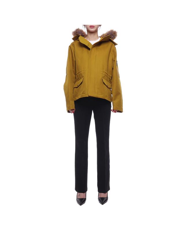 버버리 24FW 여성 인조 퍼 트리밍 코튼 재킷 (8095258 TEAK 24F) 착용컷