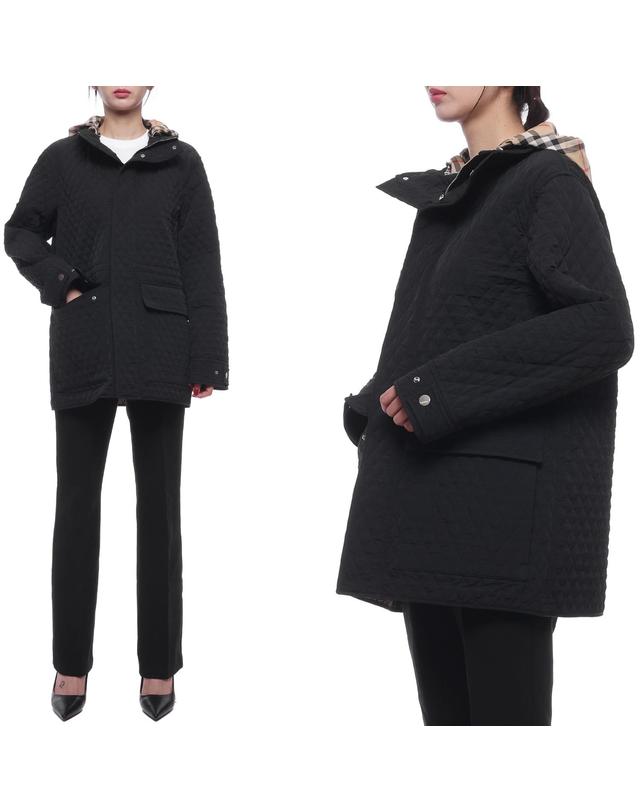 버버리 24FW 여성 체크 후드 퀼팅 재킷 (8093876 BLACK 24F) 착용컷