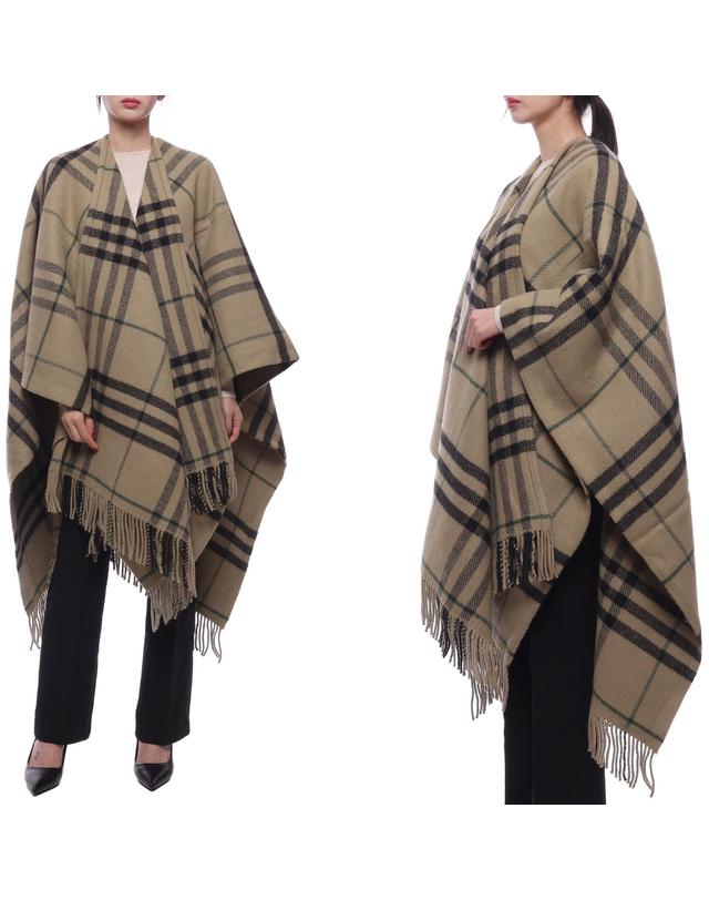 버버리 24FW 여성 체크 울 캐시미어 케이프 (8090880 LINDEN 24F) 착용컷