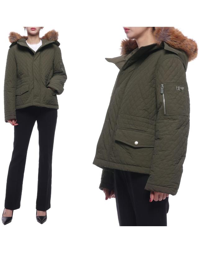 버버리 24FW 여성 퀼팅 코튼 블렌드 재킷 (8091555 LOCH 24F) 착용컷