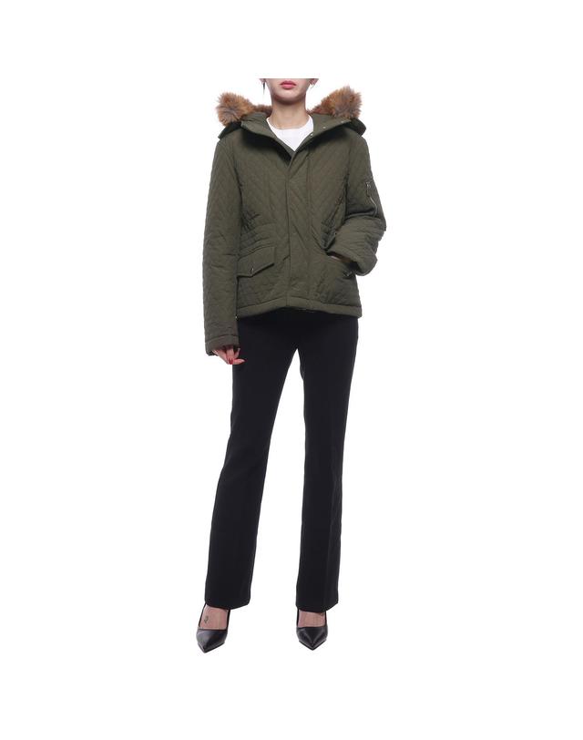 버버리 24FW 여성 퀼팅 코튼 블렌드 재킷 (8091555 LOCH 24F) 착용컷