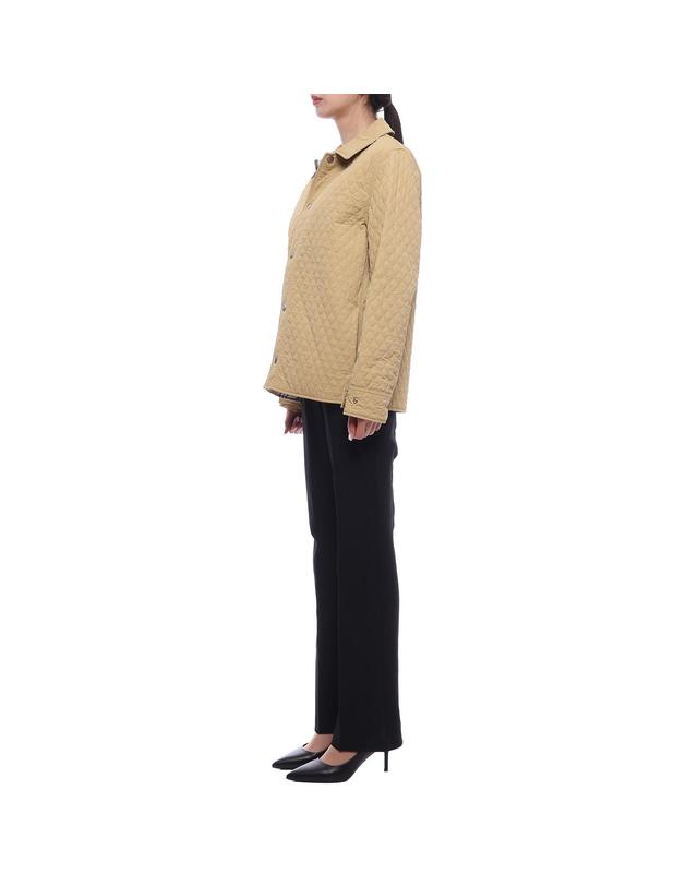 버버리 24FW 여성 리버시블 퀼팅 재킷 (8093888 FLAX 24F) 착용컷