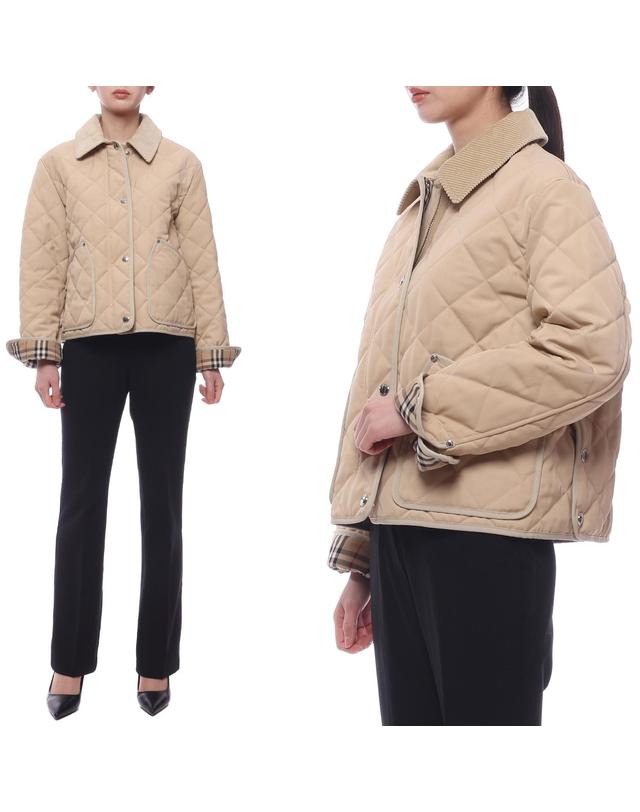 버버리 24FW 여성 다이아몬드 퀼팅 크롭 재킷 (8096026 SOFT FAWN 24F) 착용컷