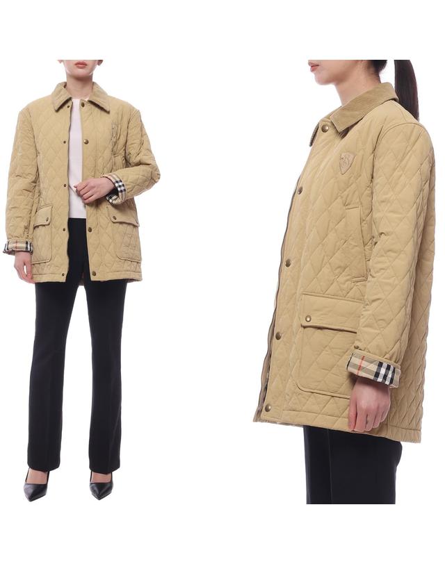 버버리 24FW 여성 코듀로이 다이아몬드 퀼팅 재킷 (8097994 FLAX SAND 24F) 착용컷