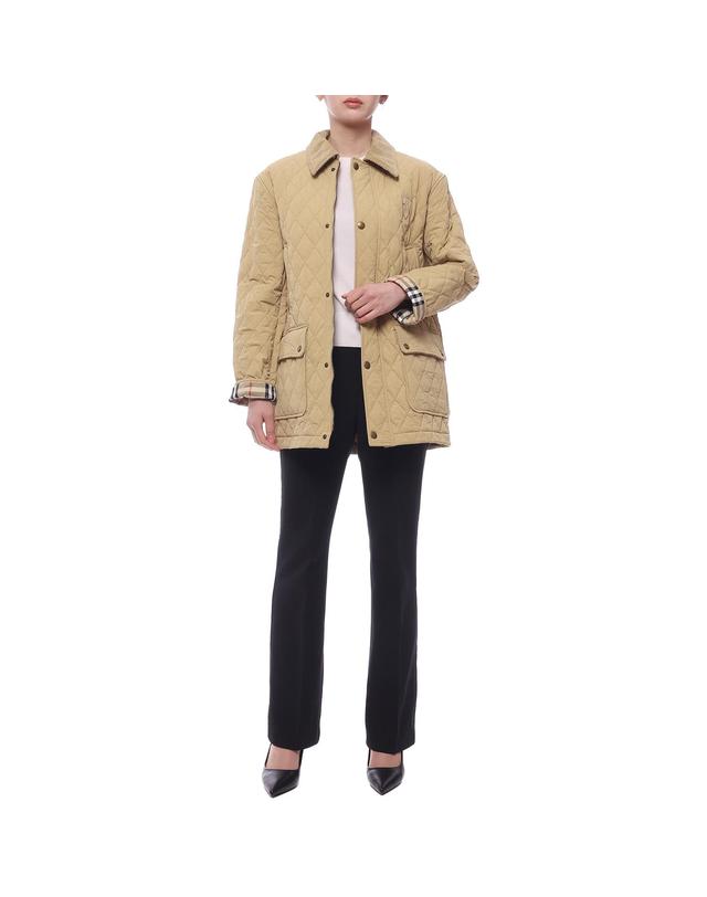 버버리 24FW 여성 코듀로이 다이아몬드 퀼팅 재킷 (8097994 FLAX SAND 24F) 착용컷