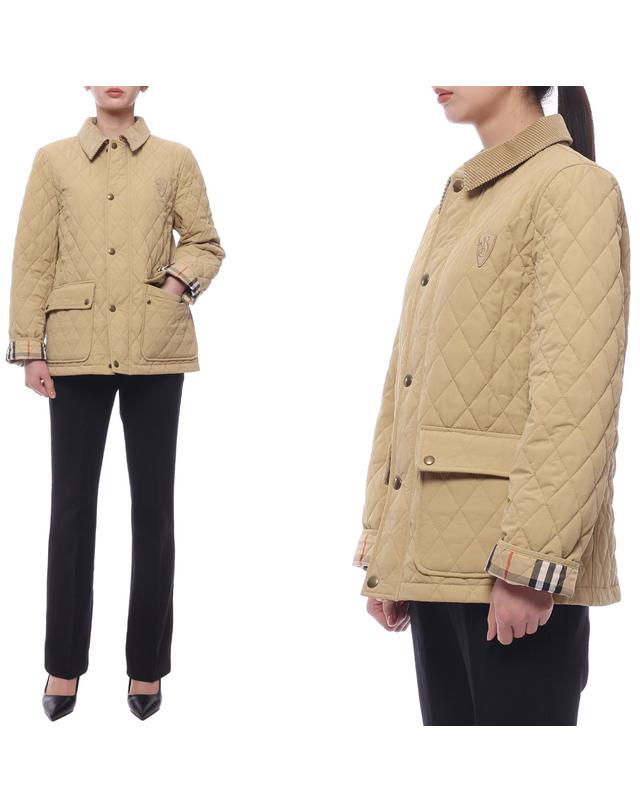 버버리 24FW 여성 코듀로이 다이아몬드 퀼팅 재킷 (8097996 FLAX SAND 24F) 착용컷