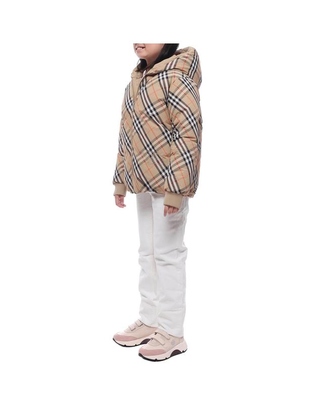 버버리 24FW 리버시블 체크 다운 패딩 (8092462 SAND 24F) 착용컷