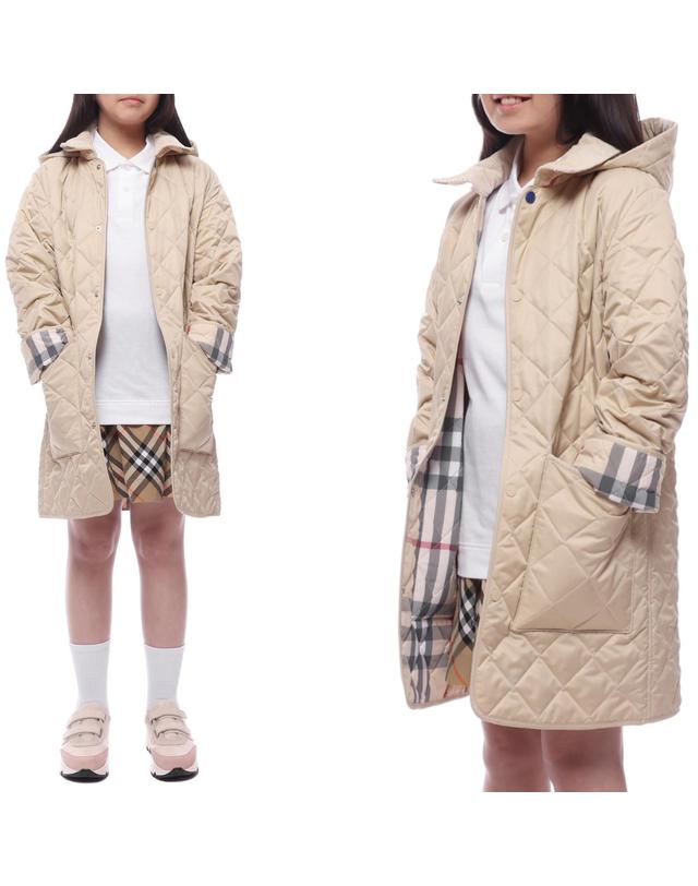 버버리 24FW 코듀로이 다이아몬드 퀼팅 코트 (8092530 PALE STONE 24F) 착용컷