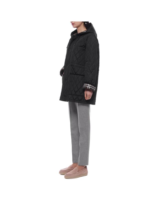 버버리 25SS 여성 코듀로이 트리밍 퀼팅 후드 재킷 (8105107 BLACK 25S) 착용컷