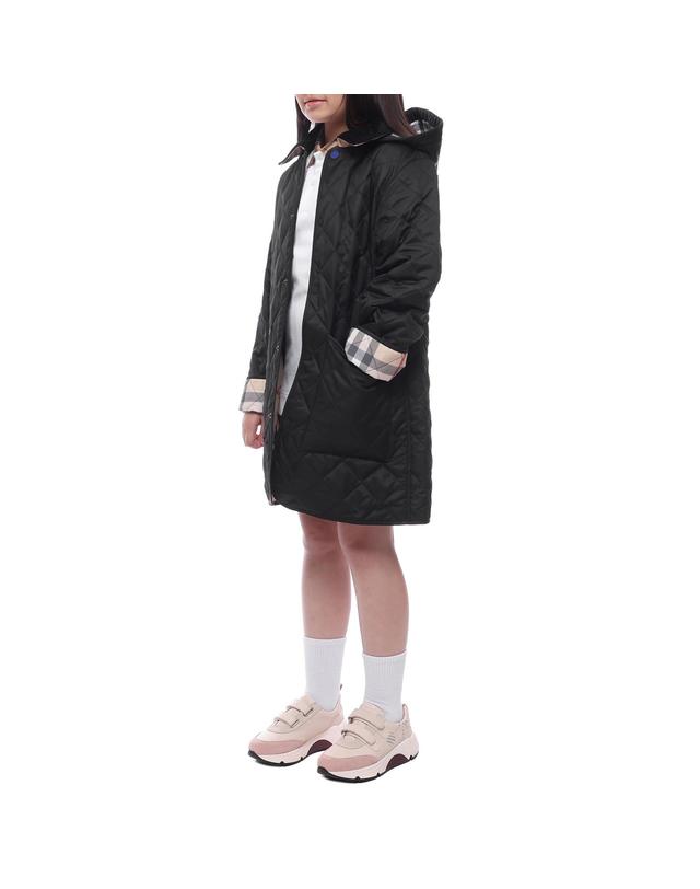버버리 25SS 코듀로이 다이아몬드 퀼팅 코트 (8092531 BLACK 25S) 착용컷