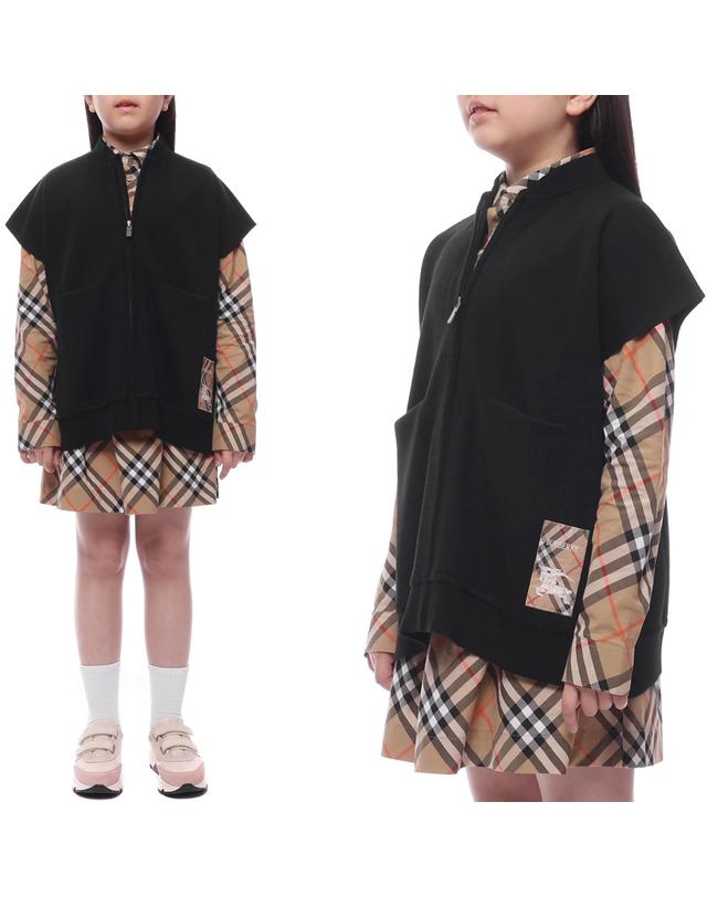 버버리 25SS 체크 라벨 울 혼방 케이프 (8101865 BLACK 25S) 착용컷