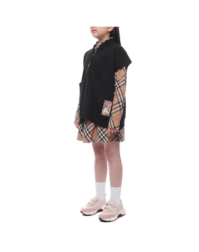 버버리 25SS 체크 라벨 울 혼방 케이프 (8101865 BLACK 25S) 착용컷