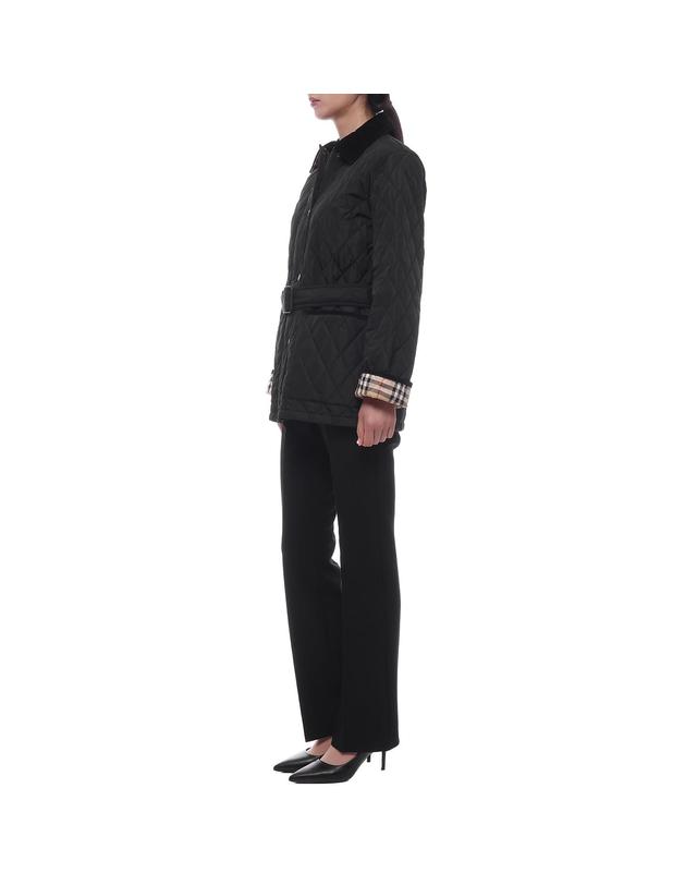 버버리 25FW 여성 코듀로이 퀼팅 재킷 (8110378 BLACK 25F) 착용컷