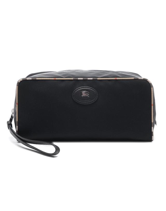 버버리 26FW 남성 트래블 라지 파우치 (8123542 BLACK 26F) 착용컷
