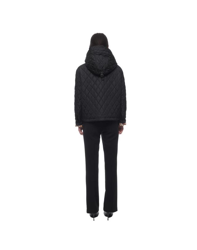 버버리 26FW 여성 퀼팅 후드 크롭 재킷 (8110329 BLACK 26F) 착용컷