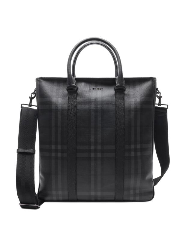 버버리 26FW 남성 체크 노스사우스 토트숄더백 (8128046 IRON 26F) 착용컷