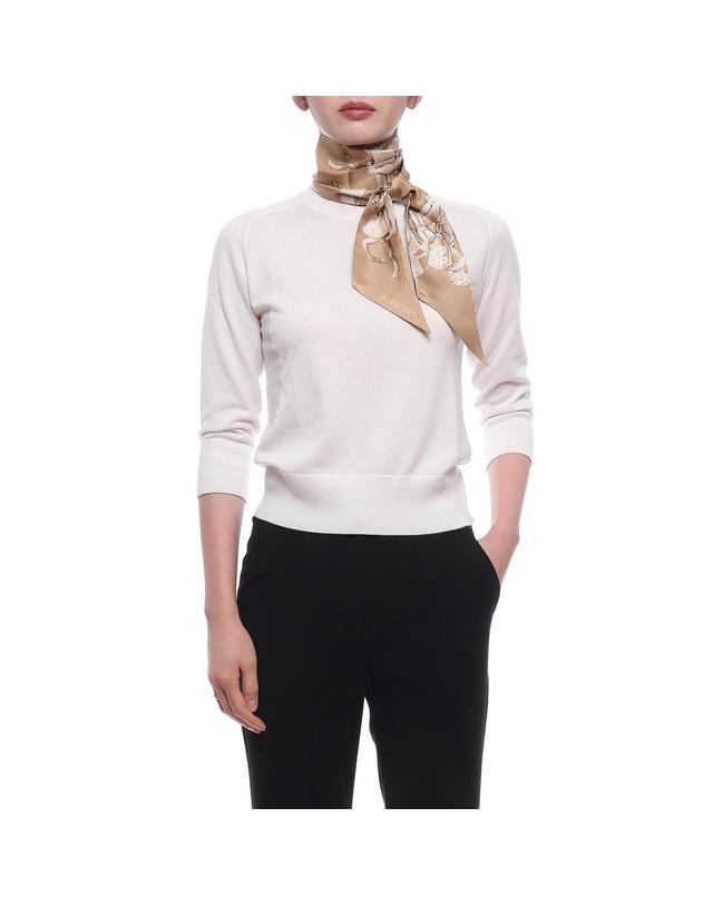 버버리 26FW 여성 체크 실크 스키니 스카프 (8127895 FINCH BEIGE 26F) 착용컷