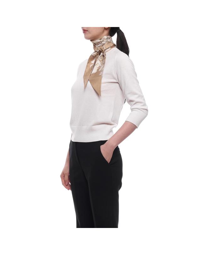 버버리 26FW 여성 체크 실크 스키니 스카프 (8127895 FINCH BEIGE 26F) 착용컷