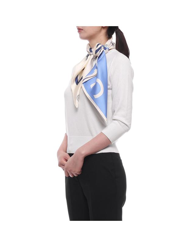 셀린느 26FW 여성 실크 트윌 스카프 (2AW902R45 GLP3 26F) 착용컷