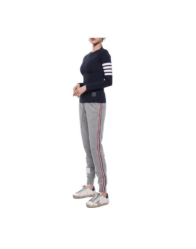 톰브라운 여성 사선 스트라이프 크루넥 컴프레션 티셔츠 (FJA001A_06770_461_21F) 착용컷